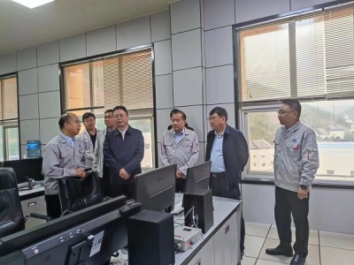 �����ɫ���ټ��F�hί��ӛ�������L��ȺӢһ�е���˾�{�Йz��